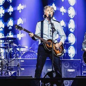 Paul McCartney & Ringo Starr & Ronnie Wood «Get Back» (Live at O2 Arena, Londres) (Video)