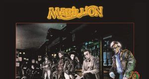 Marillion Clatching at Straws