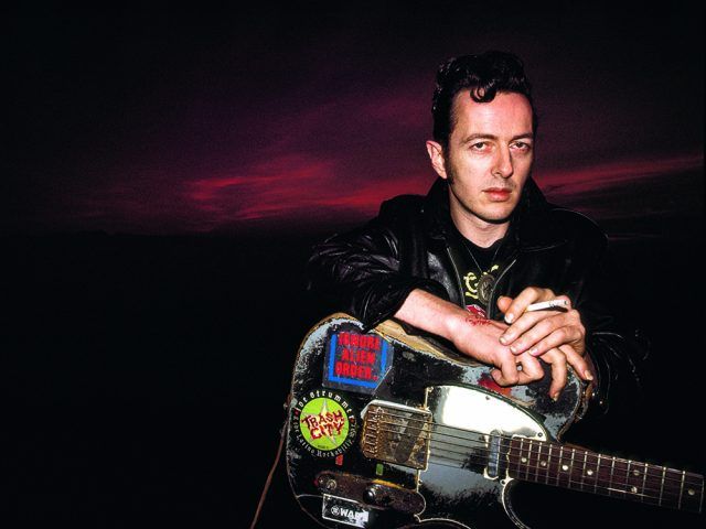 Joe Strummer por Josh Cheuse b Joe Strummer