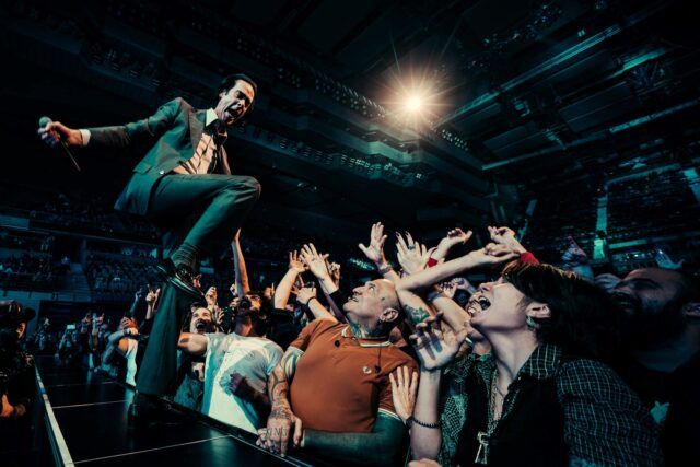 Nick Cave_DSC4174-Mejorado-NR_@sharonlopez b Nick Cave & The Bad Seeds, Wizink Center, Madrid, 2024